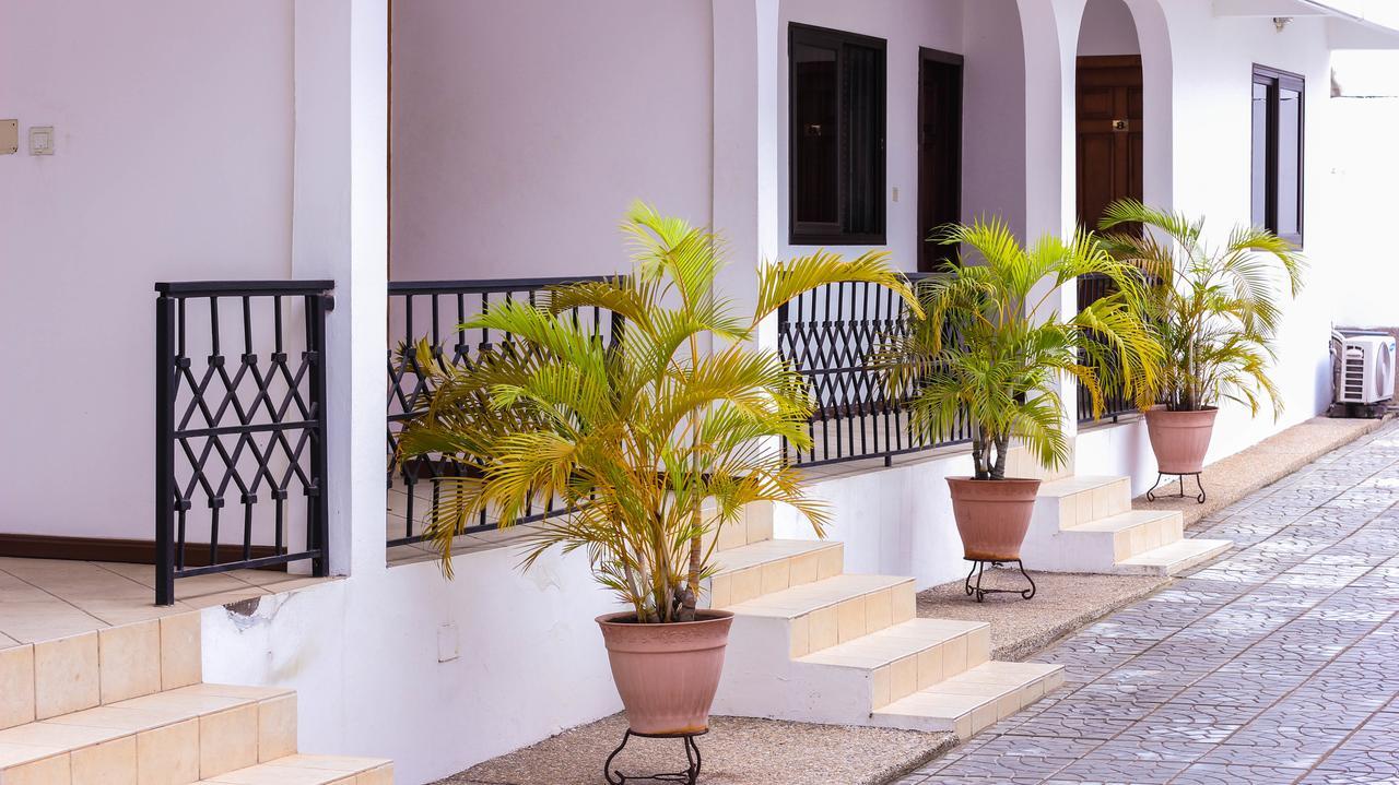 Lavender Lodge Hotel Acra Exterior foto